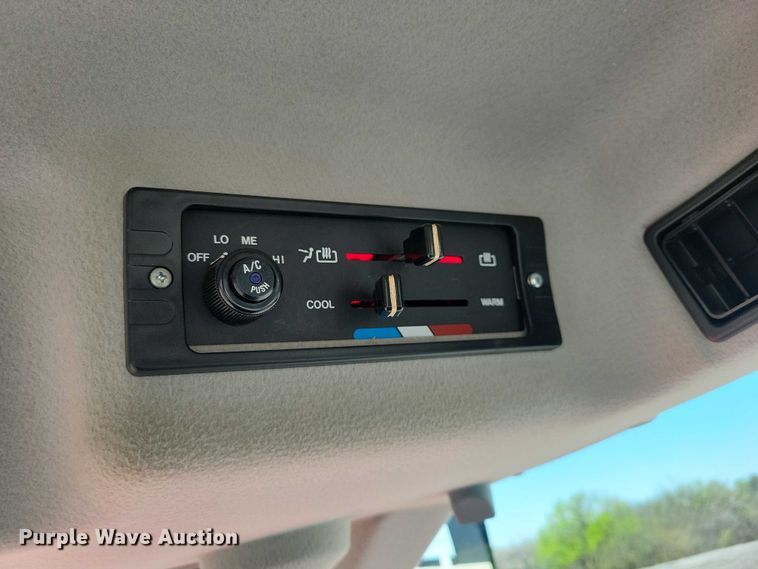 image for item EE0979 Kubota B3000 MFWD tractor