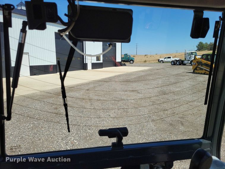 image for item EE0979 Kubota B3000 MFWD tractor