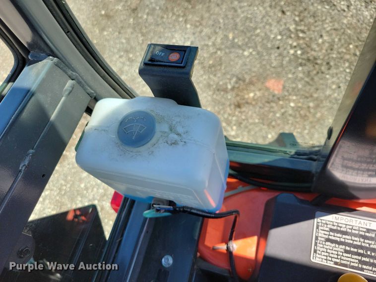 image for item EE0979 Kubota B3000 MFWD tractor