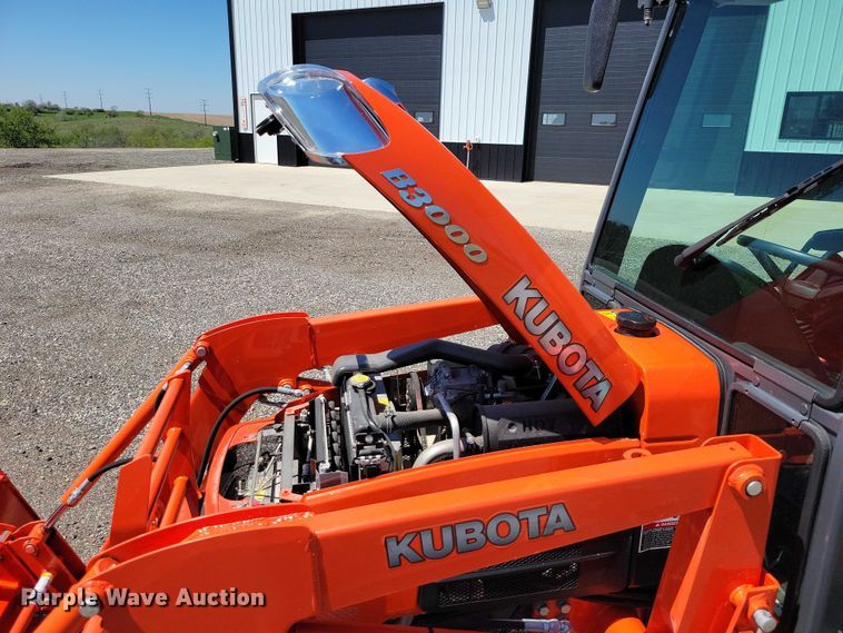 image for item EE0979 Kubota B3000 MFWD tractor
