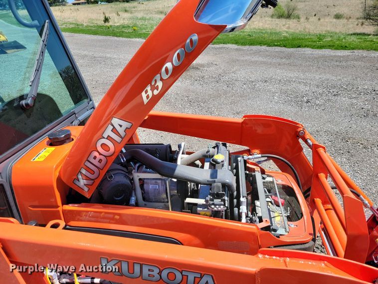 image for item EE0979 Kubota B3000 MFWD tractor