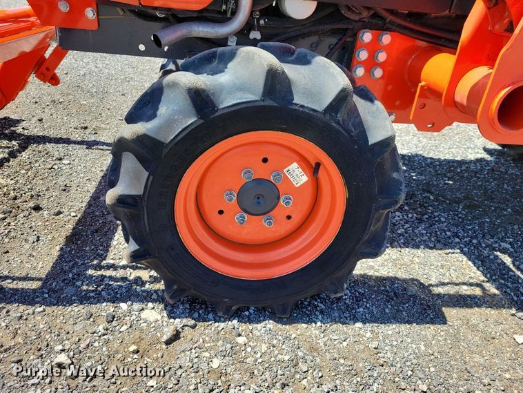 image for item EE0979 Kubota B3000 MFWD tractor