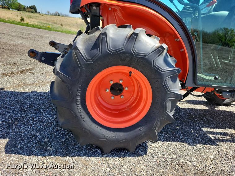 image for item EE0979 Kubota B3000 MFWD tractor