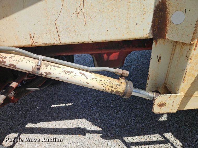 image for item EO7278 1974 International Harvester 1066 tractor