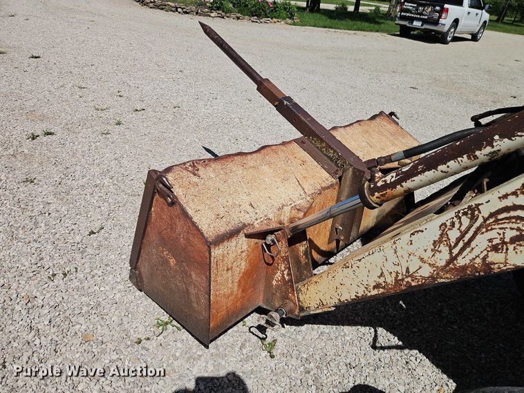 image for item EO7278 1974 International Harvester 1066 tractor