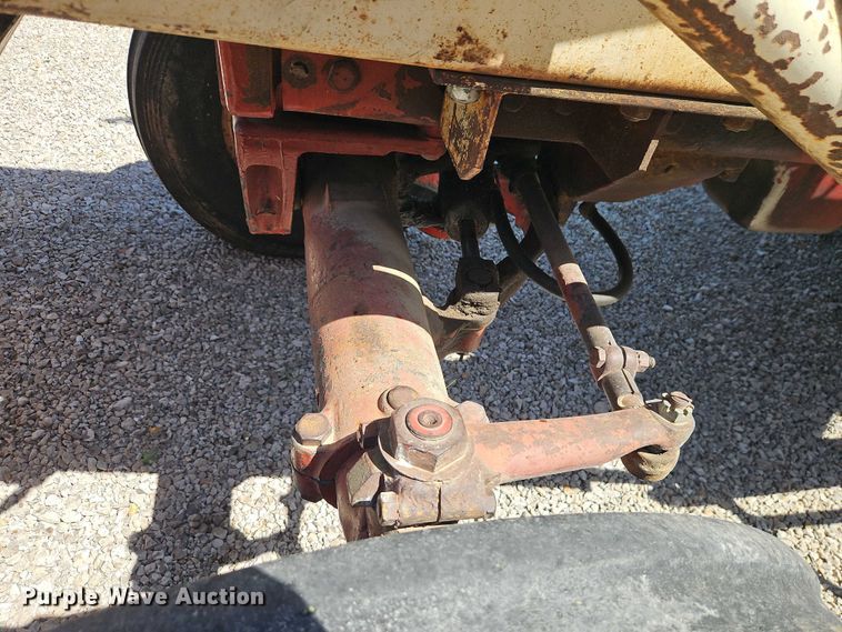 image for item EO7278 1974 International Harvester 1066 tractor