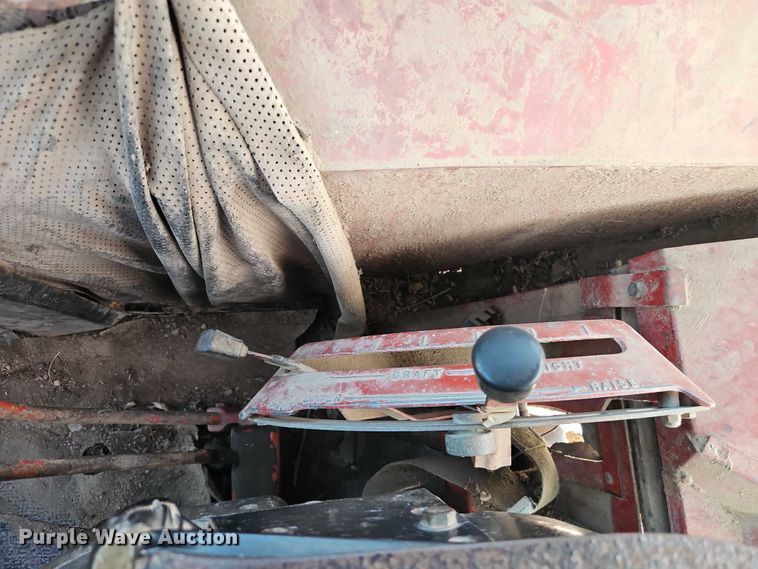 image for item EO7278 1974 International Harvester 1066 tractor