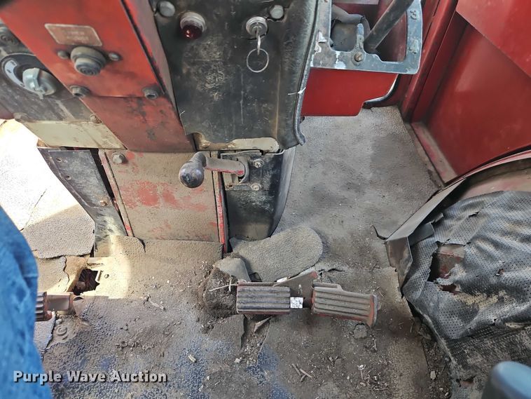 image for item EO7278 1974 International Harvester 1066 tractor