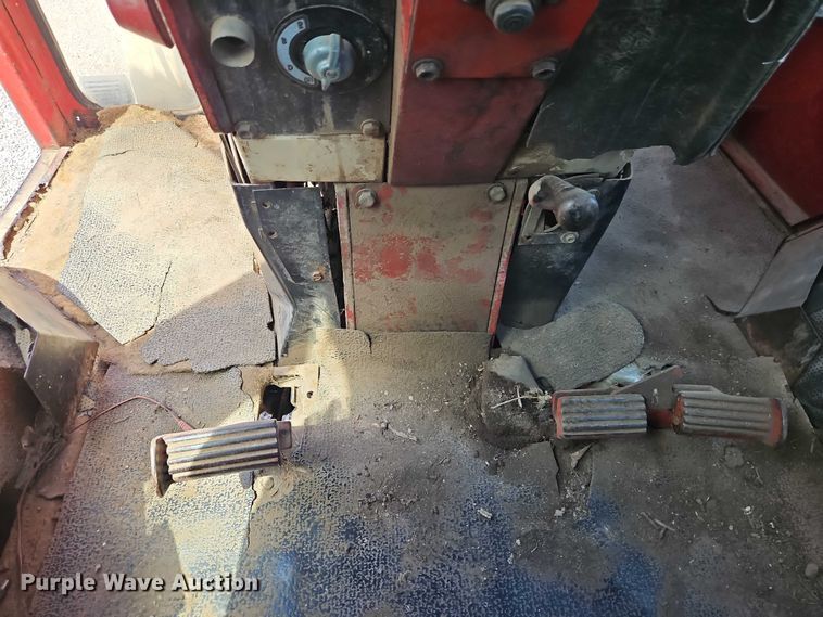 image for item EO7278 1974 International Harvester 1066 tractor