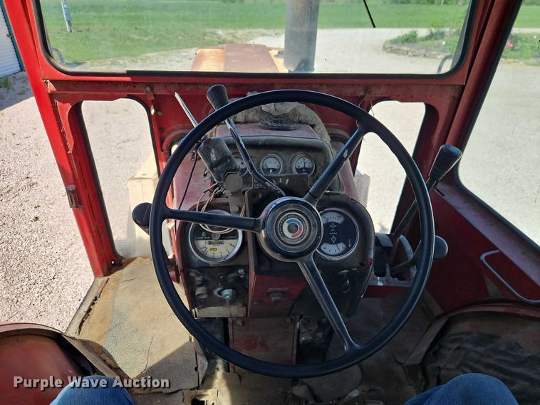 image for item EO7278 1974 International Harvester 1066 tractor