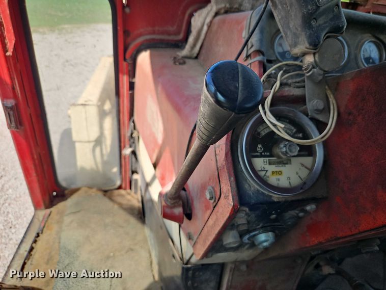 image for item EO7278 1974 International Harvester 1066 tractor