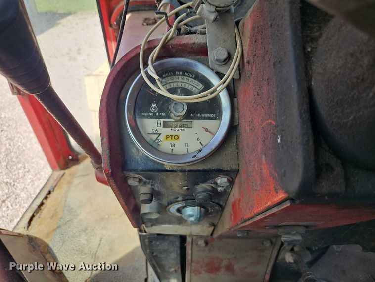 image for item EO7278 1974 International Harvester 1066 tractor