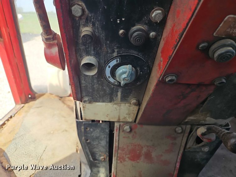 image for item EO7278 1974 International Harvester 1066 tractor
