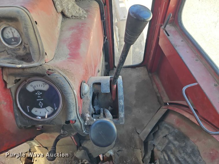 image for item EO7278 1974 International Harvester 1066 tractor