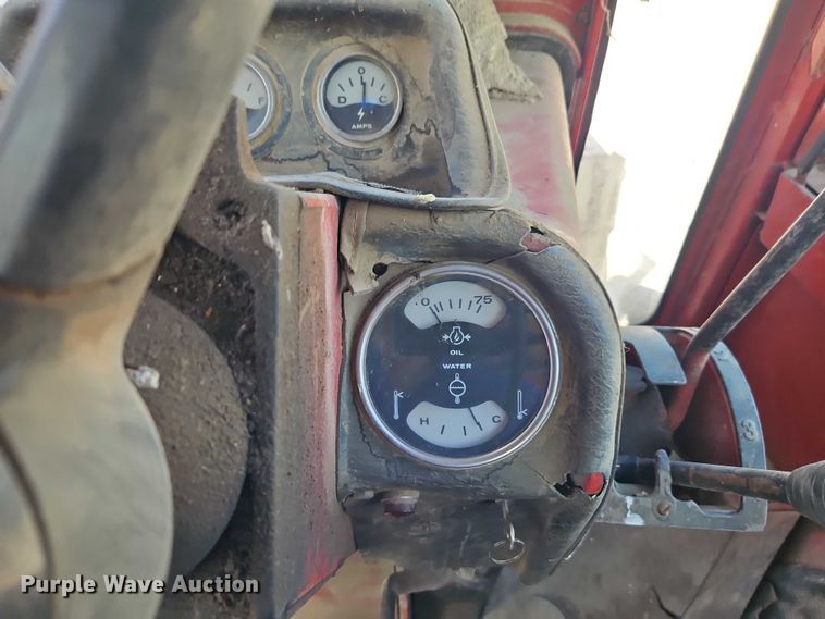 image for item EO7278 1974 International Harvester 1066 tractor