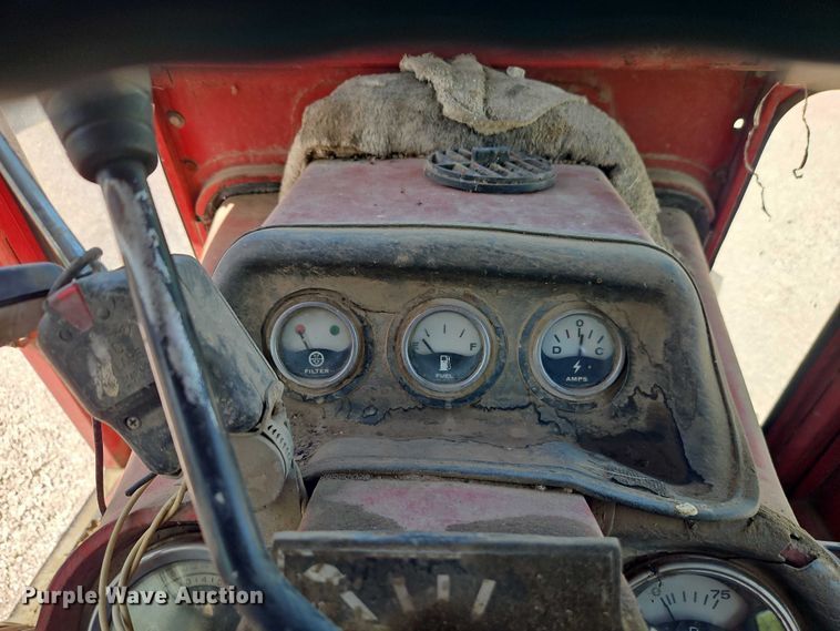 image for item EO7278 1974 International Harvester 1066 tractor