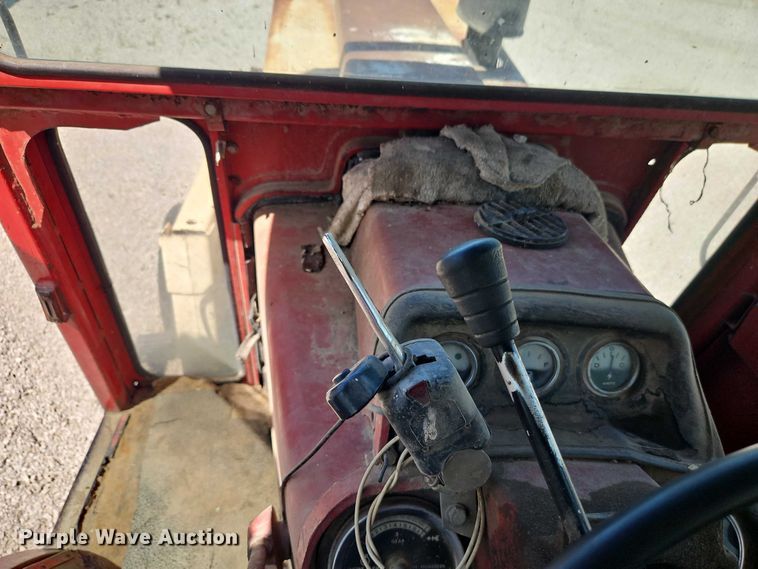 image for item EO7278 1974 International Harvester 1066 tractor