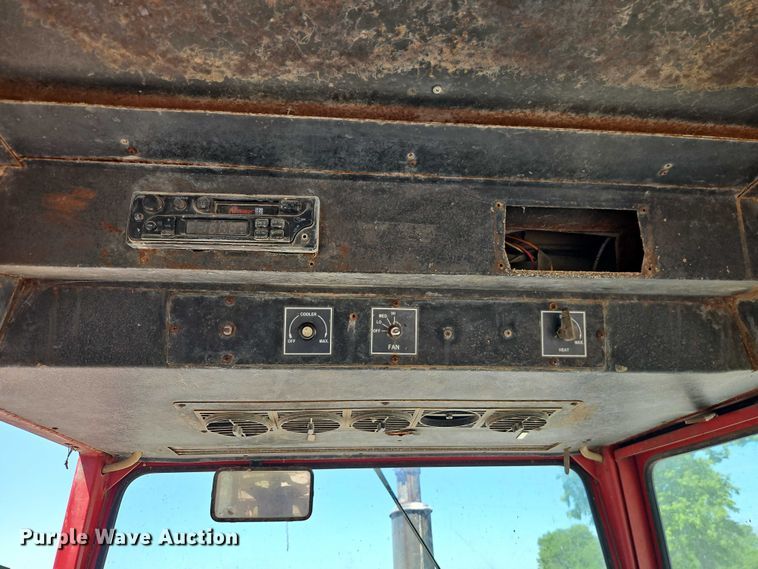 image for item EO7278 1974 International Harvester 1066 tractor