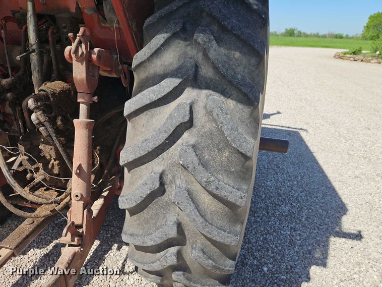 image for item EO7278 1974 International Harvester 1066 tractor