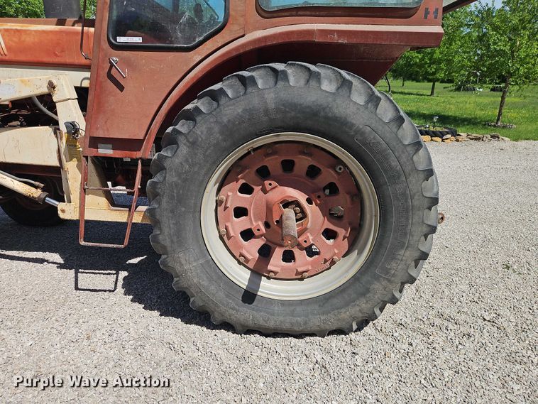 image for item EO7278 1974 International Harvester 1066 tractor