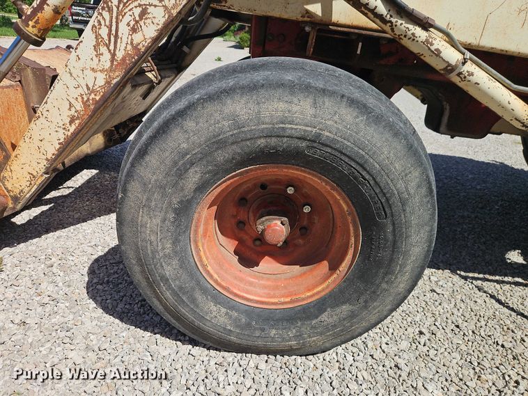 image for item EO7278 1974 International Harvester 1066 tractor