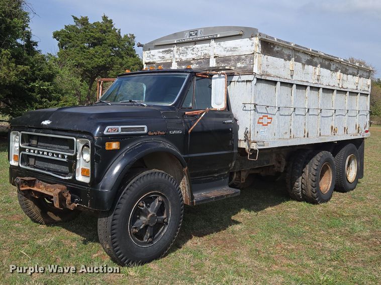 image for item ET5204 1972 Chevrolet C60 grain truck