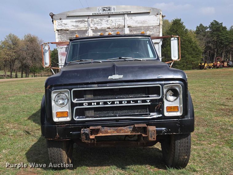 image for item ET5204 1972 Chevrolet C60 grain truck