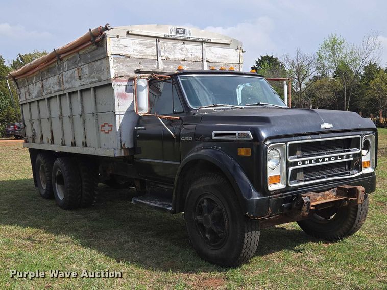 image for item ET5204 1972 Chevrolet C60 grain truck