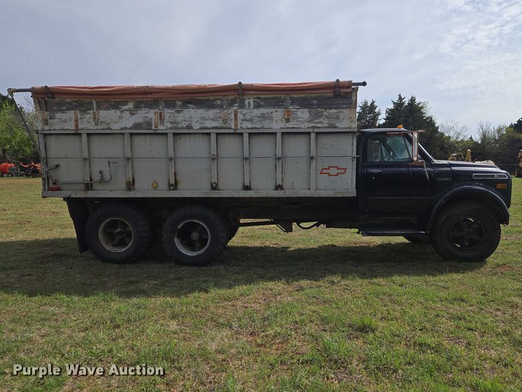 image for item ET5204 1972 Chevrolet C60 grain truck