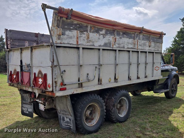 image for item ET5204 1972 Chevrolet C60 grain truck