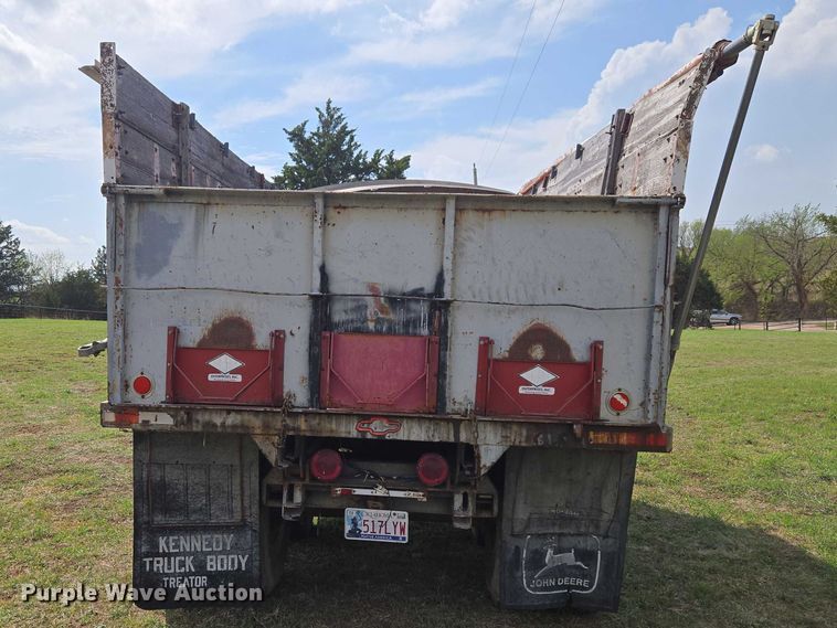 image for item ET5204 1972 Chevrolet C60 grain truck
