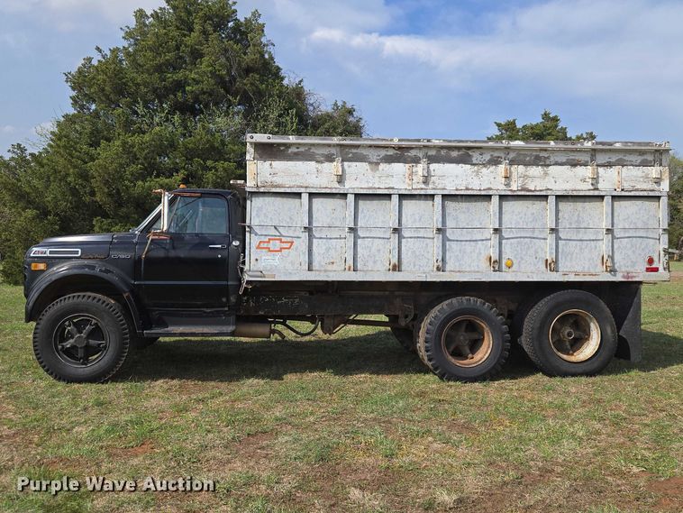 image for item ET5204 1972 Chevrolet C60 grain truck