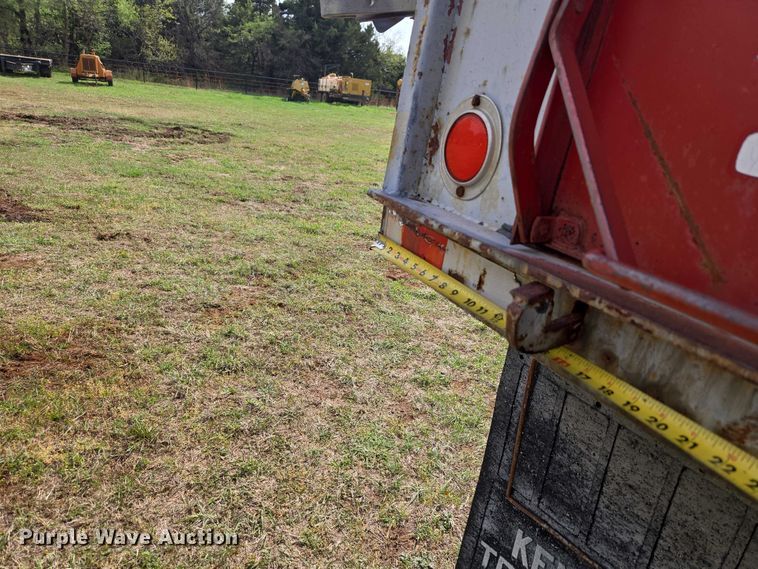 image for item ET5204 1972 Chevrolet C60 grain truck