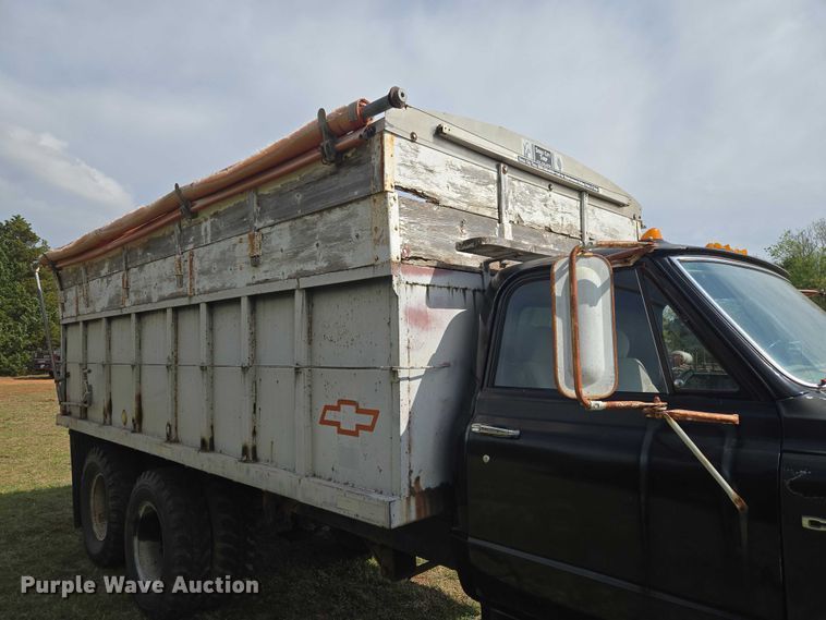 image for item ET5204 1972 Chevrolet C60 grain truck