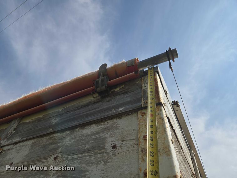 image for item ET5204 1972 Chevrolet C60 grain truck