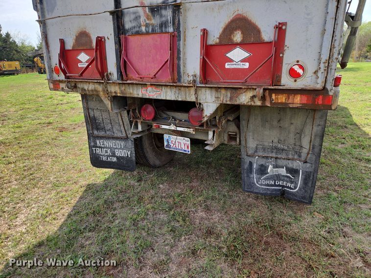 image for item ET5204 1972 Chevrolet C60 grain truck