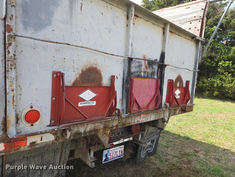 image for item ET5204 1972 Chevrolet C60 grain truck