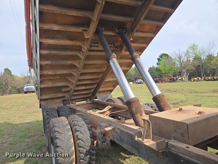 image for item ET5204 1972 Chevrolet C60 grain truck
