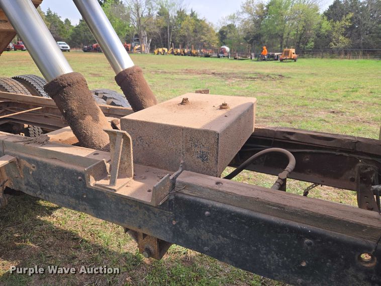 image for item ET5204 1972 Chevrolet C60 grain truck