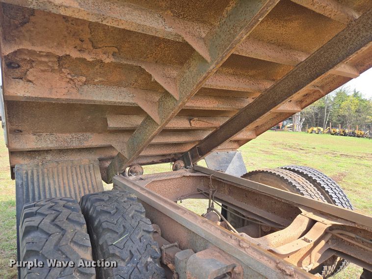image for item ET5204 1972 Chevrolet C60 grain truck