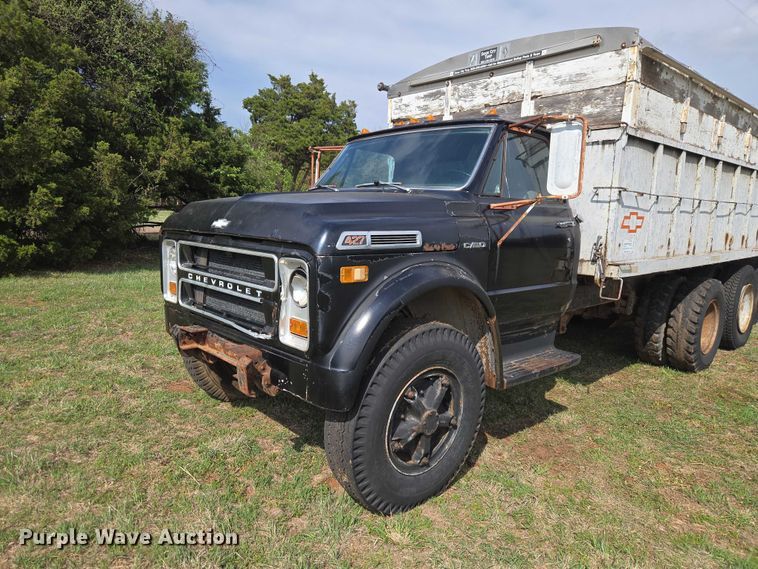 image for item ET5204 1972 Chevrolet C60 grain truck