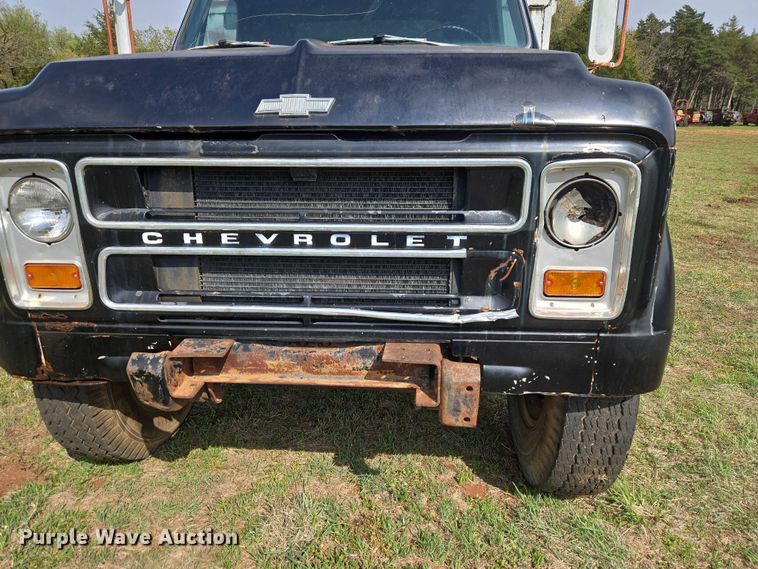image for item ET5204 1972 Chevrolet C60 grain truck