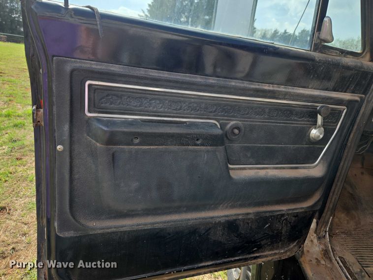 image for item ET5204 1972 Chevrolet C60 grain truck