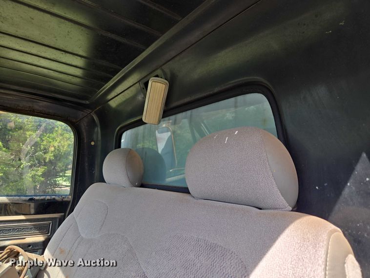 image for item ET5204 1972 Chevrolet C60 grain truck