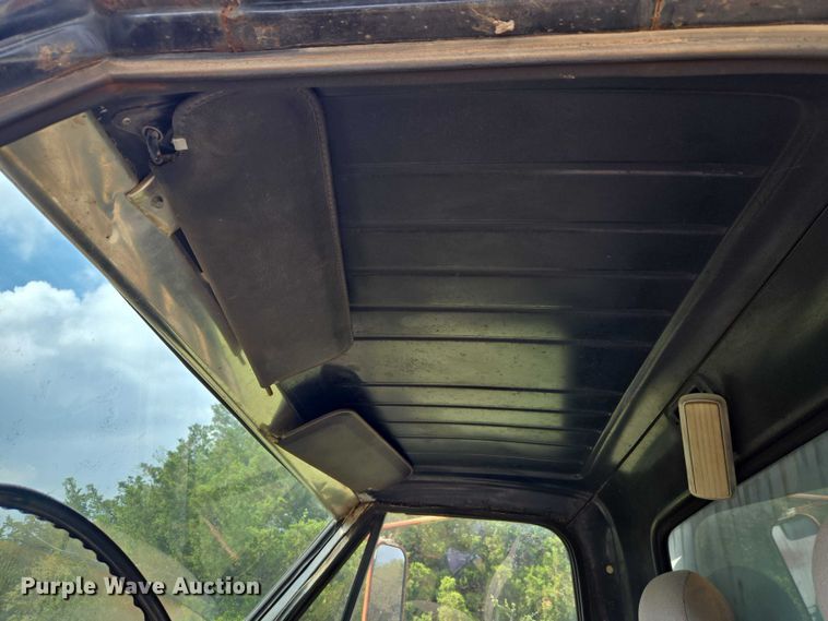 image for item ET5204 1972 Chevrolet C60 grain truck