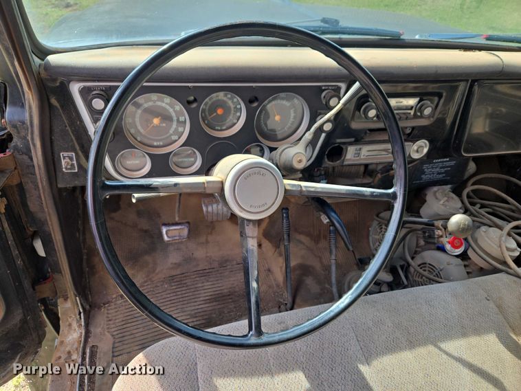 image for item ET5204 1972 Chevrolet C60 grain truck