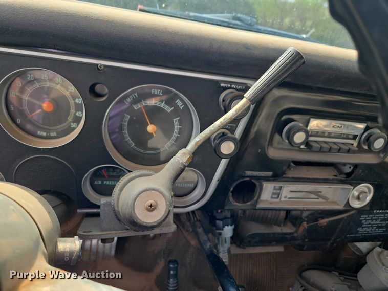 image for item ET5204 1972 Chevrolet C60 grain truck