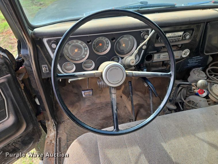 image for item ET5204 1972 Chevrolet C60 grain truck