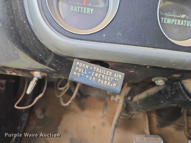 image for item ET5204 1972 Chevrolet C60 grain truck