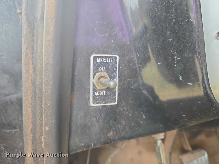 image for item ET5204 1972 Chevrolet C60 grain truck